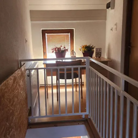 Lavirint Ravne 아파트