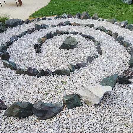 Lavirint Ravne 비소코